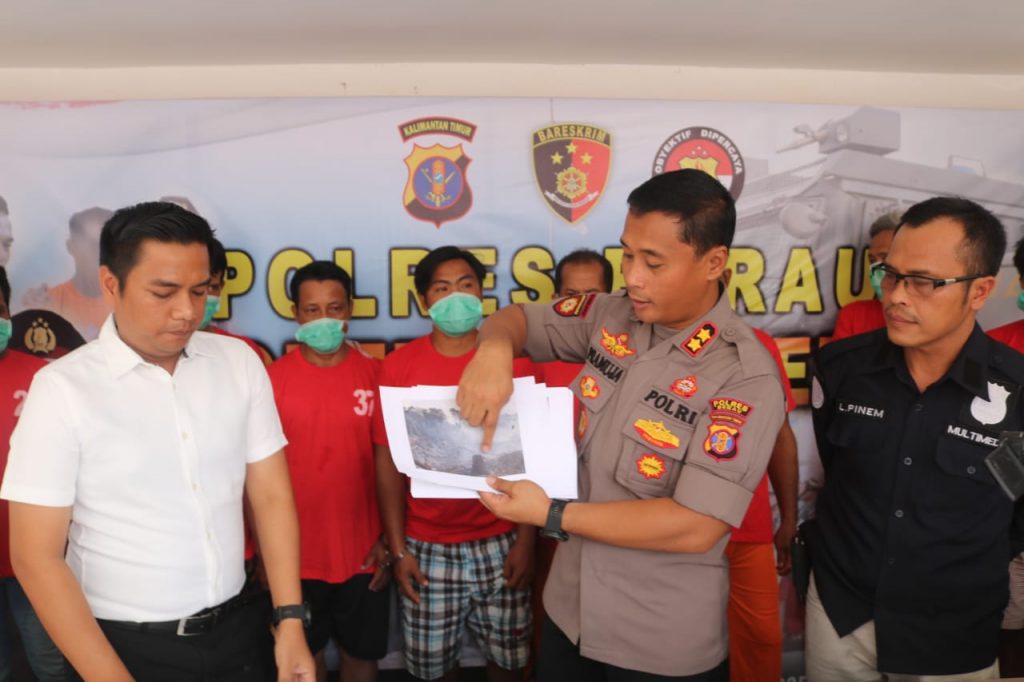 Ungkap Kasus Karhutla, Polres Berau Amankan 8 Tersangka WhatsApp Image 2019 09 18 at 12.55.28