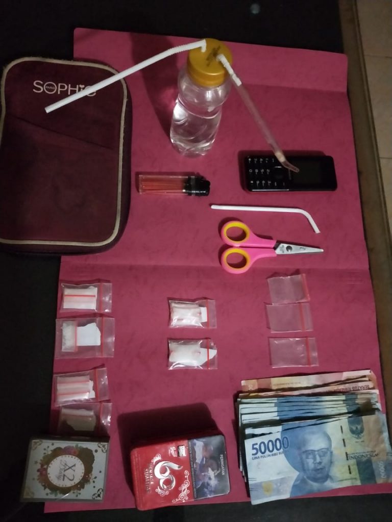 Empat Pelaku Pengedar Narkoba Berhasil Diamankan Polres Kukar WhatsApp Image 2019 09 19 at 13.31.33