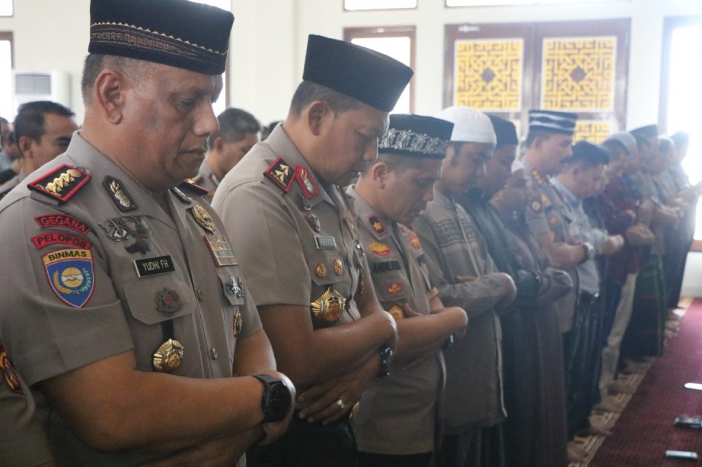 Kapolda Kaltim Laksanakan Sholat Jumat Berjamaah di Masjid As- Salam Brimob Kaltim WhatsApp Image 2019 09 20 at 13.42.08