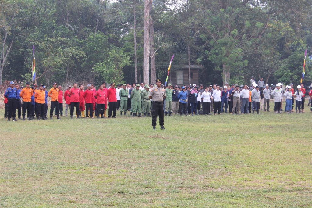 Cegah Karhutla, Polres Kukar Bersama Kodim 0906/Tgr Gelar Apel Siaga 1 WhatsApp Image 2019 09 25 at 20.40.27