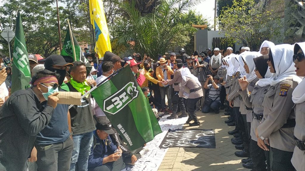 Dinginkan Aksi Unjuk Rasa, Polresta Samarinda Turunkan Tim Asmaul Husna WhatsApp Image 2019 09 30 at 15.40.17