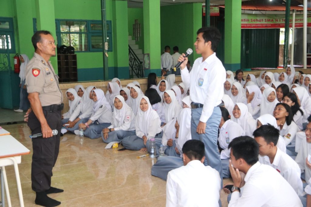Antusias Siswa SMAN 1 Tenggarong Mengikuti Sosialisasi Penerimaaan Polri 2020 WhatsApp Image 2019 10 09 at 11.09.25