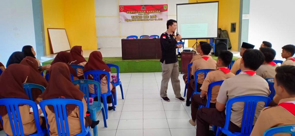 Selamatkan Generasi Muda, Polres Berau Berikan Penyuluhan Narkoba di SMA 4 WhatsApp Image 2019 10 11 at 11.15.54