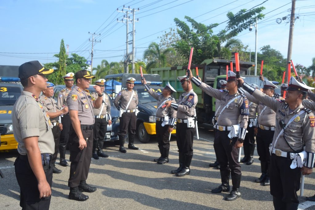 Jelang Kesiapan Pelantikan Presiden, Kapolres Paser Cek Sikap Tampang, Gampol dan Perlengkapan Personil WhatsApp Image 2019 10 14 at 11.18.11