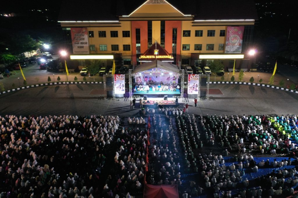 Wujudkan Indonesia Damai, Polresta Samarinda Gelar Istighosah dan Doa Bersama WhatsApp Image 2019 10 16 at 21.48.27
