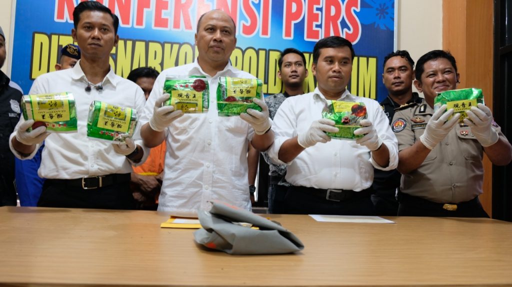 Polda Kaltim Gelar Konferensi Pers Terkait Pengungkapan Sabu Seberat 6 Kg di Samarinda WhatsApp Image 2019 11 04 at 11.52.43