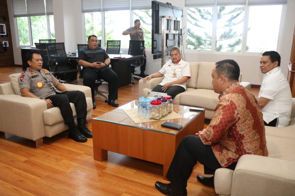 Wakapolda Kaltim Terima Kunjungan Tim Kemenko Polhukam WhatsApp Image 2019 11 07 at 11.20.52