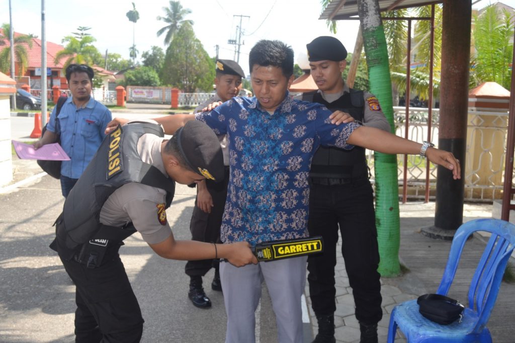 Polres Paser Perketat Pengamanan Mako Pasca Bom di Polrestabes Medan WhatsApp Image 2019 11 15 at 12.19.19 1