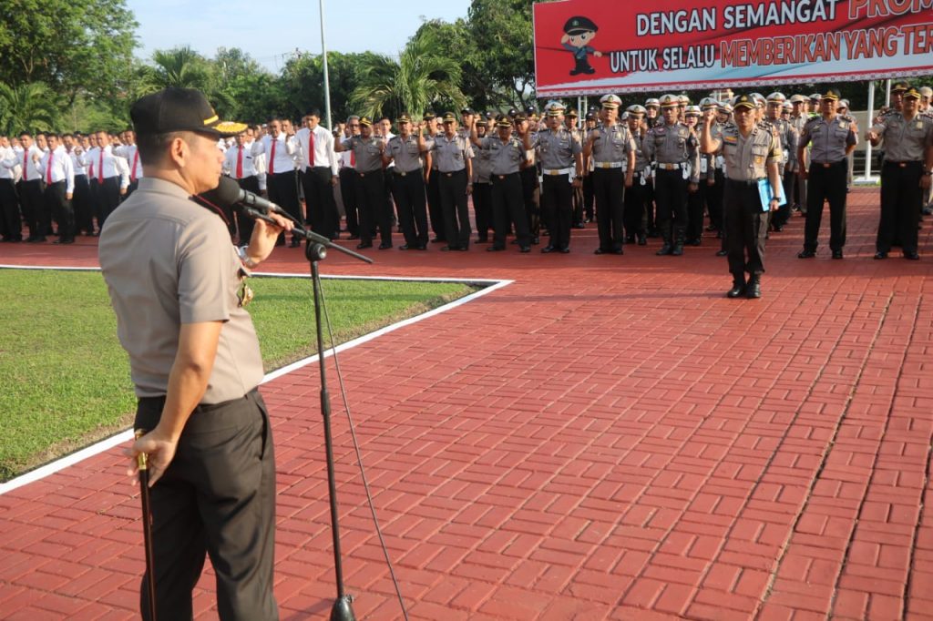 Pimpin Apel Pagi, Kapolda Kaltim Tekankan Beberapa Hal Penting Bagi Para Personil WhatsApp Image 2019 11 25 at 07.15.36