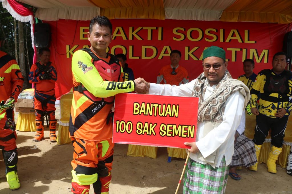 Kapolda Kaltim Bersama Ribuan Pecinta Motor Trail Gelar Baksos di Ponpes Kukar IMG 20191214 WA0015