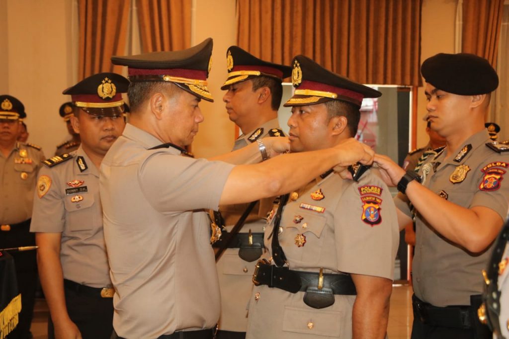 Kapolda Kaltim Pimpin Sertijab Dua Pejabat Utama dan Tiga Kapolres Jajaran Polda Kaltim WhatsApp Image 2019 12 02 at 08.06.48