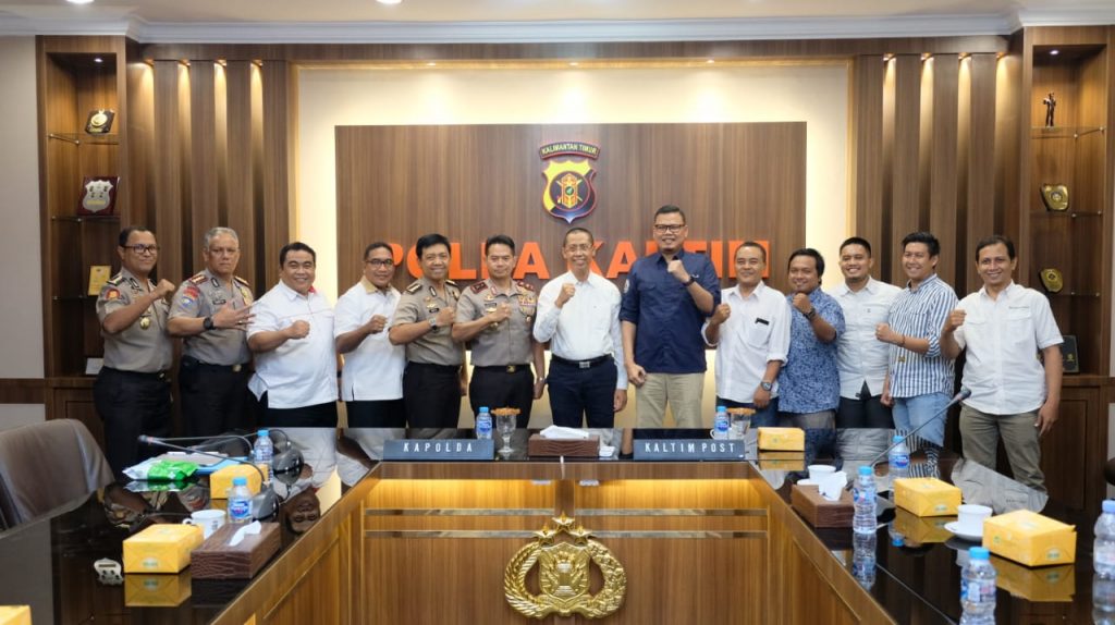 Saling Bersinergi, Kapolda Kaltim Terima Audiensi Dari Redaksi Kaltim Post WhatsApp Image 2019 12 02 at 10.49.31