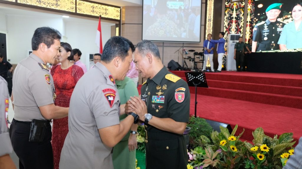 Wakapolda Kaltim Hadiri Pengantaran Tugas Kasdam VI Mulawarman WhatsApp Image 2019 12 04 at 23.55.17