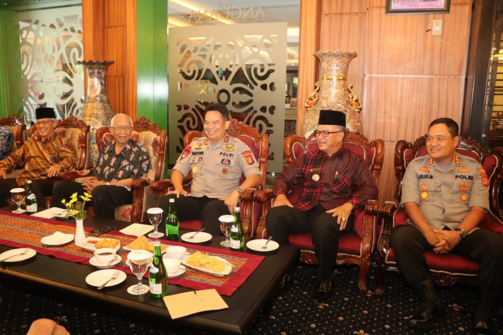 Temui Tokoh Masyarakat, Kapolda Kaltim Minta Dukungan Dalam Menjaga Kamtibmas WhatsApp Image 2019 12 05 at 12.01.12