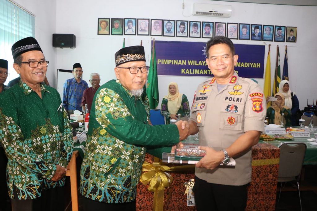 Silahturahmi, Kapolda Kaltim Kunjungi Kantor Pimpinan Wilayah Muhammadiyah Kaltim WhatsApp Image 2019 12 05 at 17.01.47