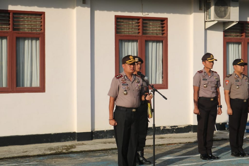Pimpin Apel Pagi, Kapolres Berau Ajak Personil Tingkatkan Pelayanan WhatsApp Image 2019 12 09 at 13.01.10