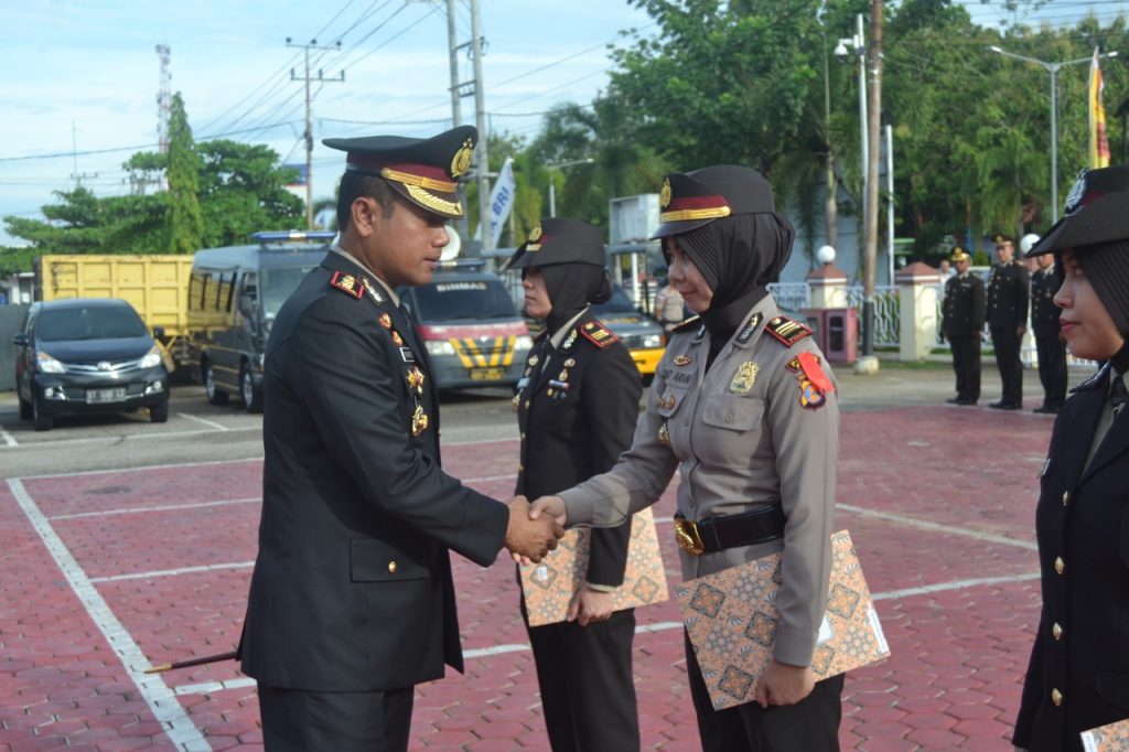 Hari Ibu ke-91, Kapolres Paser Berikan Reward Kepada Srikandi Polres Yang Berprestasi WhatsApp Image 2019 12 23 at 11.10.56