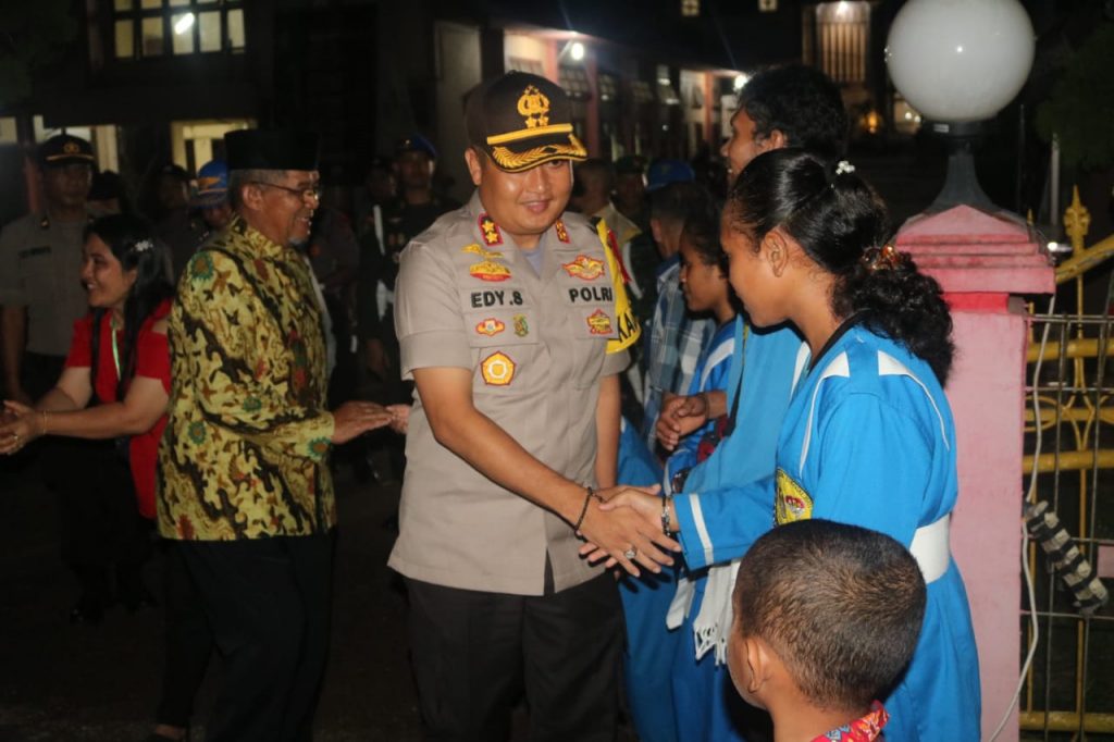 Pastikan Situasi Kondusif, Kapolres Berau dan Forkopimda Cek Pengamanan Gereja WhatsApp Image 2019 12 25 at 13.04.45 1