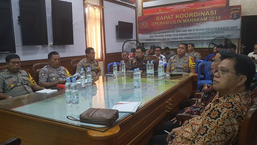 Rapat Koordinasi, Kapolres Kubar Himbau Selalu Jaga Kamtibmas Selama Natal WhatsApp Image 2019 12 26 at 11.26.33 AM