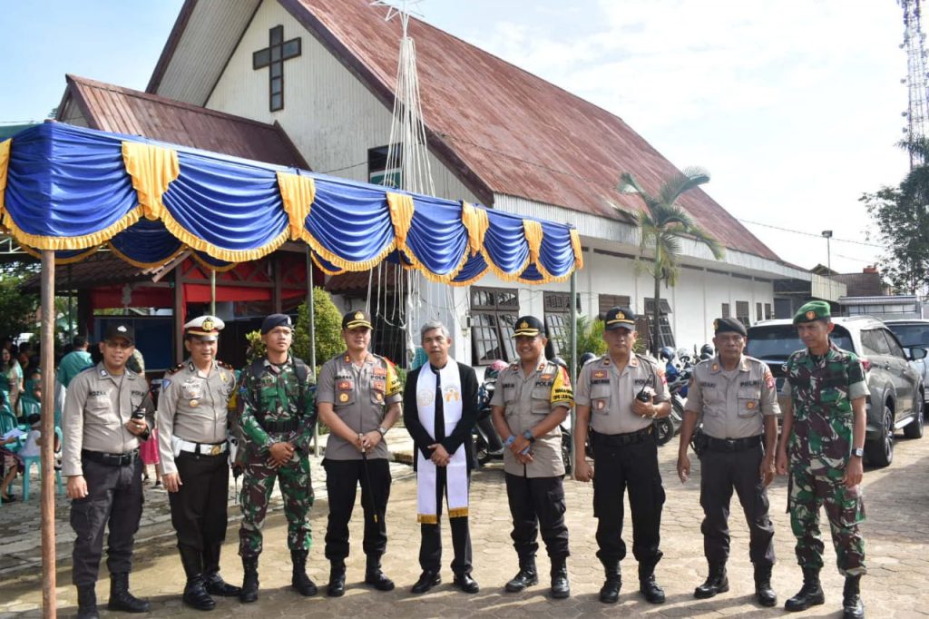 Pengamanan Natal, Polres Kutai Timur Siagakan Personil Di Seluruh Gereja WhatsApp Image 2019 12 26 at 3.40.20 PM