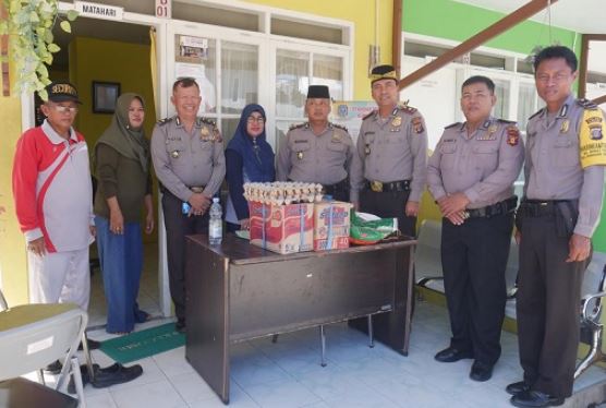 Peduli Sesama, Polres Bontang Berikan Bantuan Sembako Pada Warga Kurang Mampu 1 3