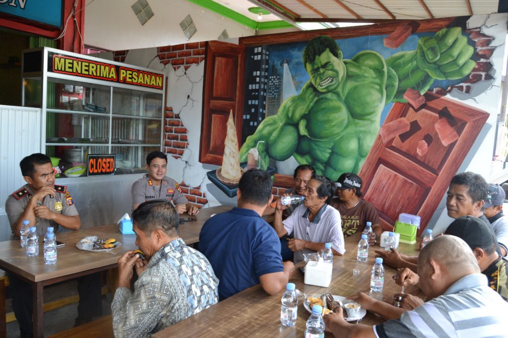 Ngopi Bareng Supir Angkot, Kapolres Kutim Berikan Himbauan Kamtibmas 29 kutim