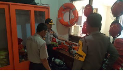 Siap Siaga, Kapolsek Balikpapan Selatan Lakukan Pengecekan Alat Penanggulangan Bencana 3 1