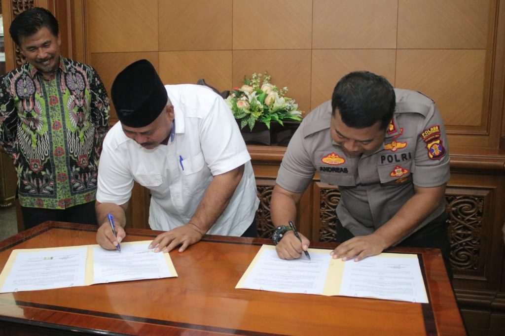 Jelang Pemilu 2020, Kapolres Kukar Ikuti Penandatanganan NPHD WhatsApp Image 2020 01 13 at 20.28.47