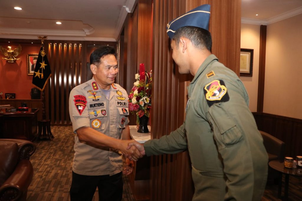 Pererat Sinergitas, Kapolda Kaltim Sambut Hangat Kunjungan Pilot Pesawat Tempur F.16 AU 1 5