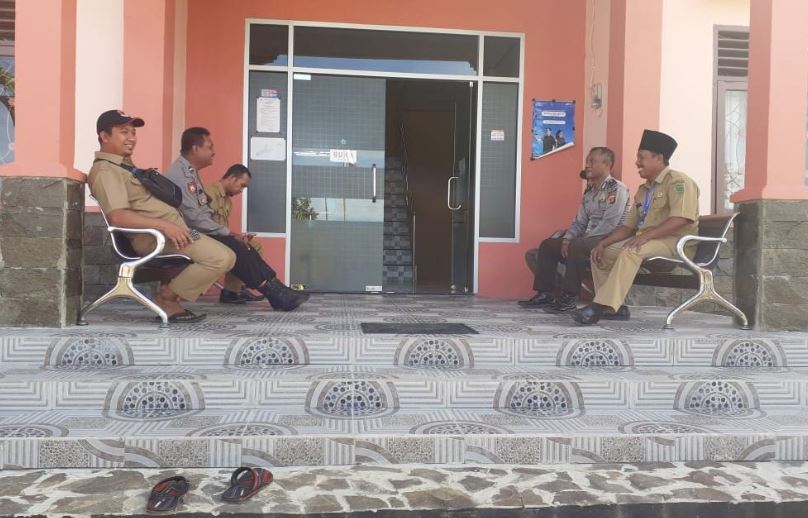 Sambangi Kantor Desa Argo Mulyo, Polsek Sepaku Ajak Warga Ciptakan Situasi Kamtibmas Yang Kondusif 2 1