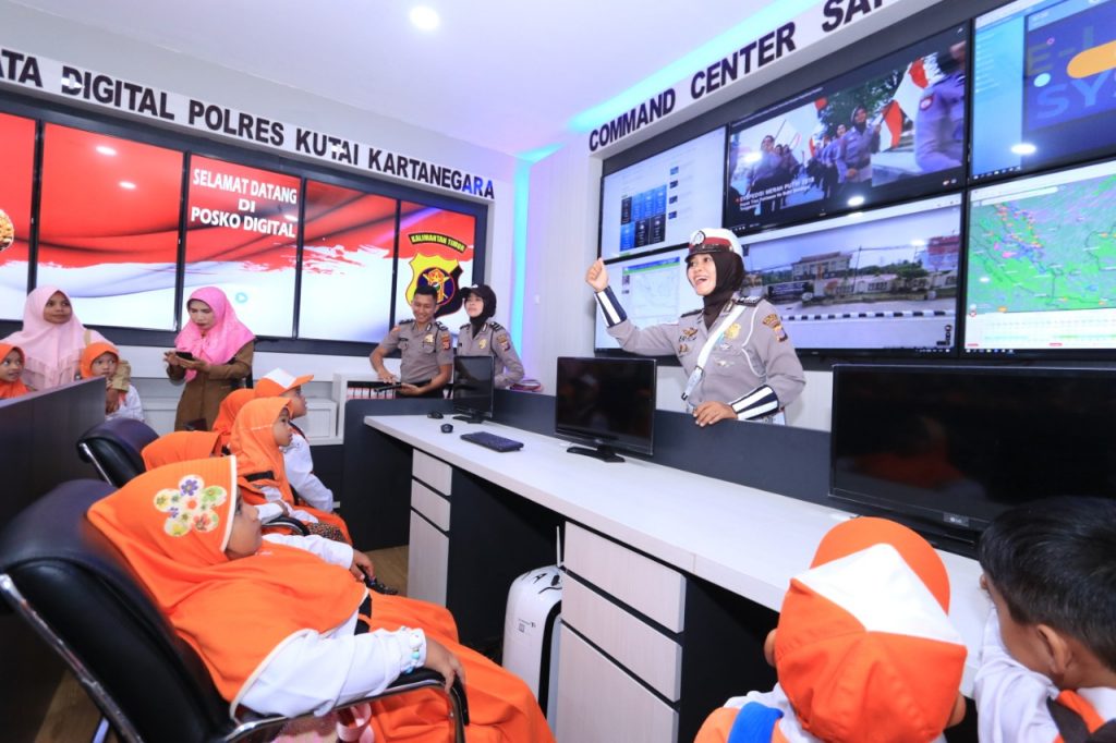 Polisi Sahabat Anak, Polres Kukar Terima Kunjungan Murid TK Islam Arafah 20 1