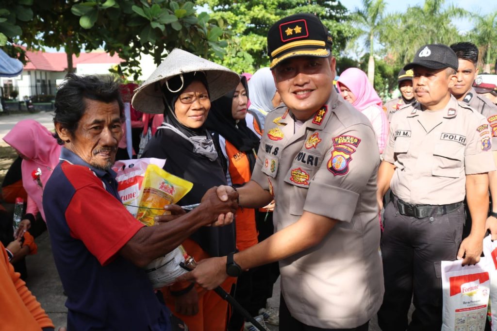 Peduli Hari Peduli Sampah Nasional, Polres Berau Laksanakan Bakti Sosial Kepada Petugas Kebersihan 25