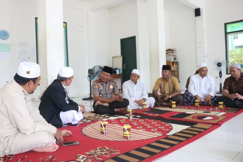 Erat Tali Silahturahmi, Kapolres PPU Sambangi Ponpes Al-Banjari 3 4