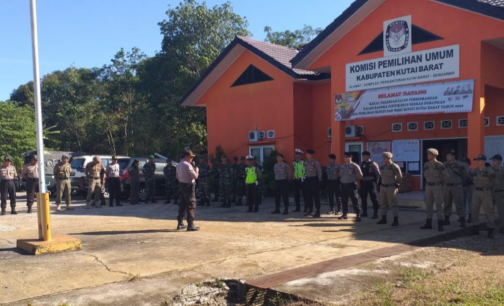 Jelang Pilkada, Polres Kubar Laksanakan Pengamanan Penyerahan Dukungan Kepada Bakal Calon Bupati 3 9