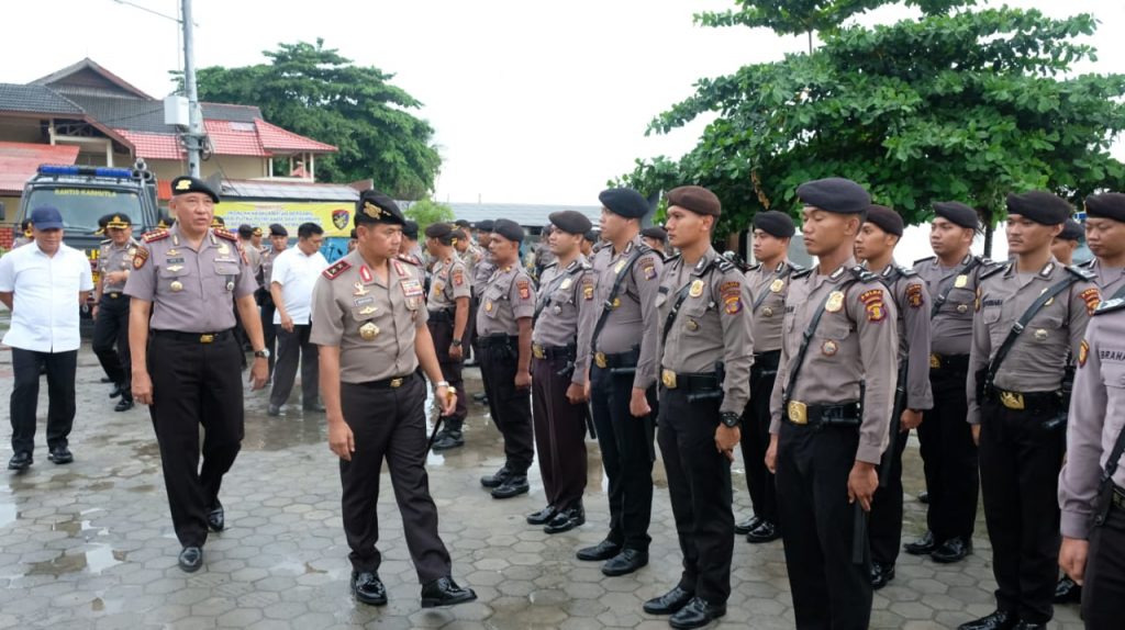 Pimpin Apel Satuan, Kapolda Kaltim Cek Alut dan Sikap Tampang Personil Dit Samapta Polda Kaltim 6 3