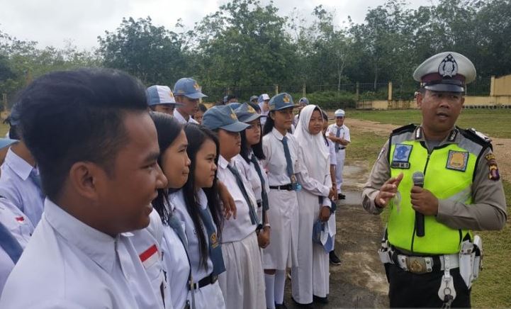 Kampanyekan Tertib Lalulintas, Satlantas Polres Kubar Kunjungi Sekolah-Sekolah Capture 2