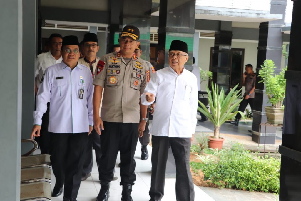 Rangkul Umat Beragama, Kapolda Kaltim Kunjungi Kantor FKUB Provinsi Kaltim WhatsApp Image 2020 02 05 at 13.00.51