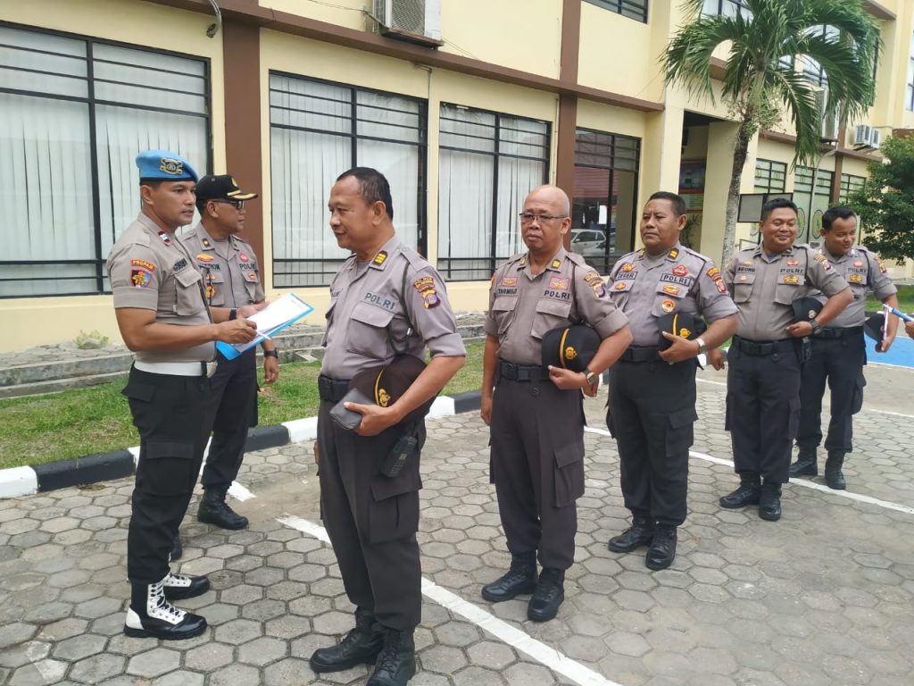 Operasi Gaktiblin, Propam Polres Kukar Periksa Sikap Tampang dan Kelengkapan Personil WhatsApp Image 2020 02 05 at 15.01.51