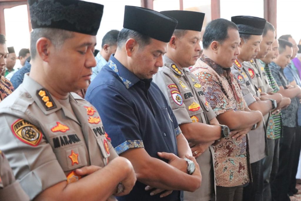 Kapolda Kaltim Bersama PJU Sholat Jumat Berjamaah di Masjid Al-Ikhlas Polda Kaltim 1 WhatsApp Image 2020 02 21 at 13.28.11
