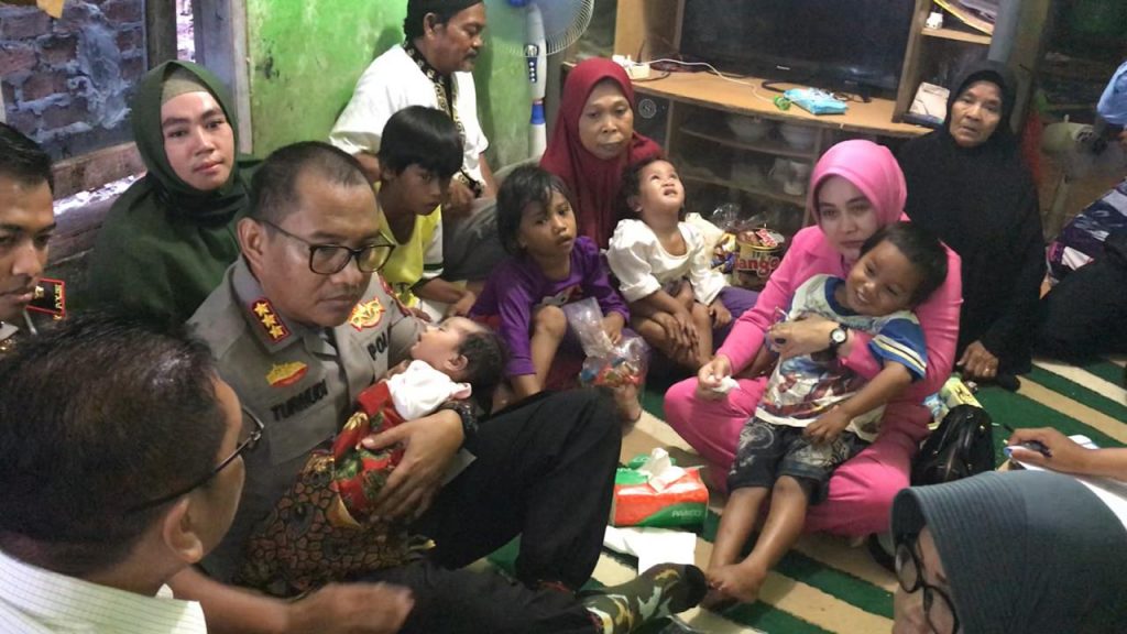 Wujud Rasa Kepedulian, Kapolresta Balikpapan Sambangi Rumah Warganya Yang Meninggal Dunia WhatsApp Image 2020 02 25 at 13.07.54