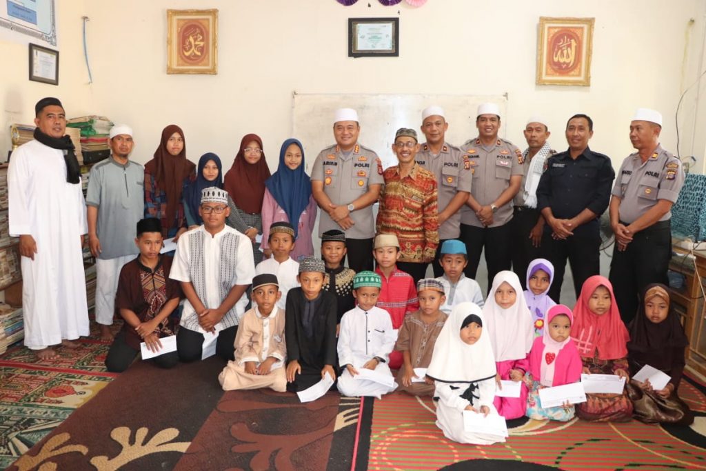 Wujud Kepedulian Polri, Kapolresta Samarinda Berikan Bantuan Untuk Anak Yatim Piatu WhatsApp Image 2020 02 28 at 16.50.53