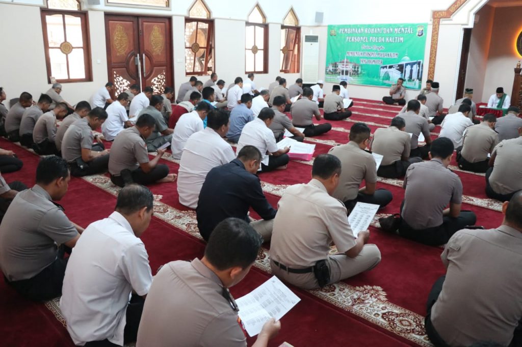 Tingkatkan Iman dan Taqwa, Polda Kaltim Rutin Laksanakan Giat Binrohtal 1 3