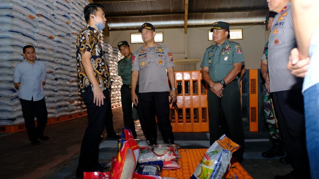 Pasca Keputusan Semi Lockdown, Kapolda Kaltim Bersama Pangdam VI Mulawarman Pantau Situasi Kota Bersama 15 5