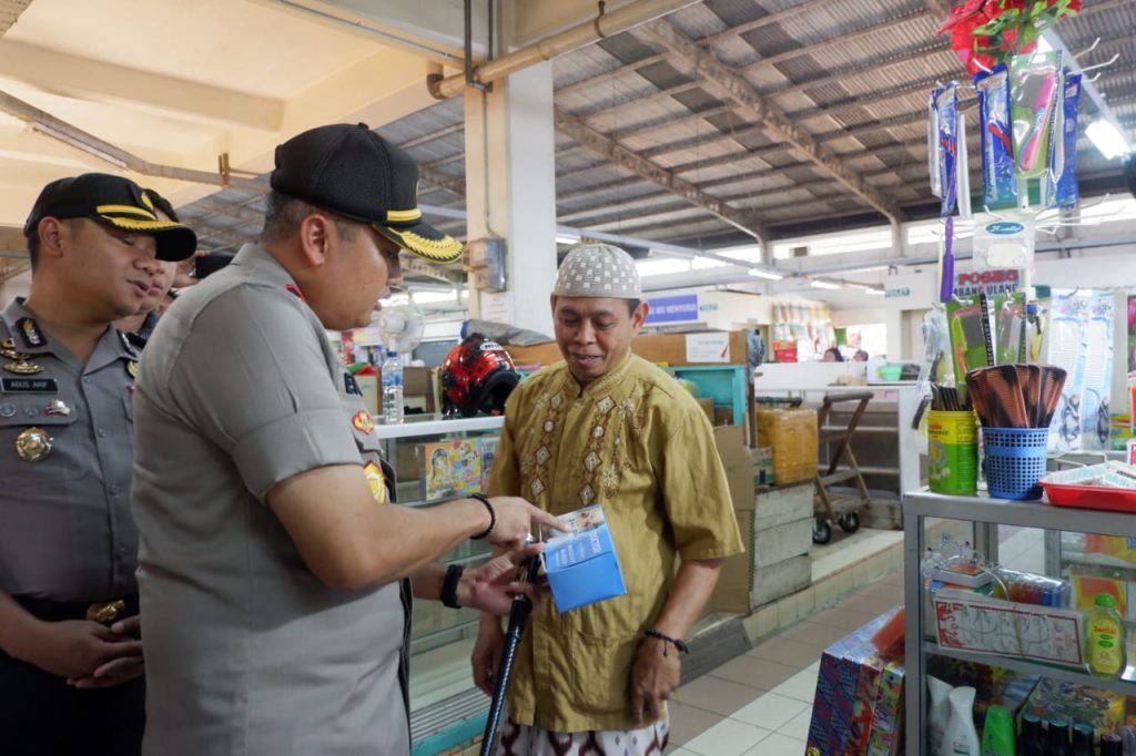 Antisipasi Penimbunan Masker, Kapolres Berau Sidak Apotek 17