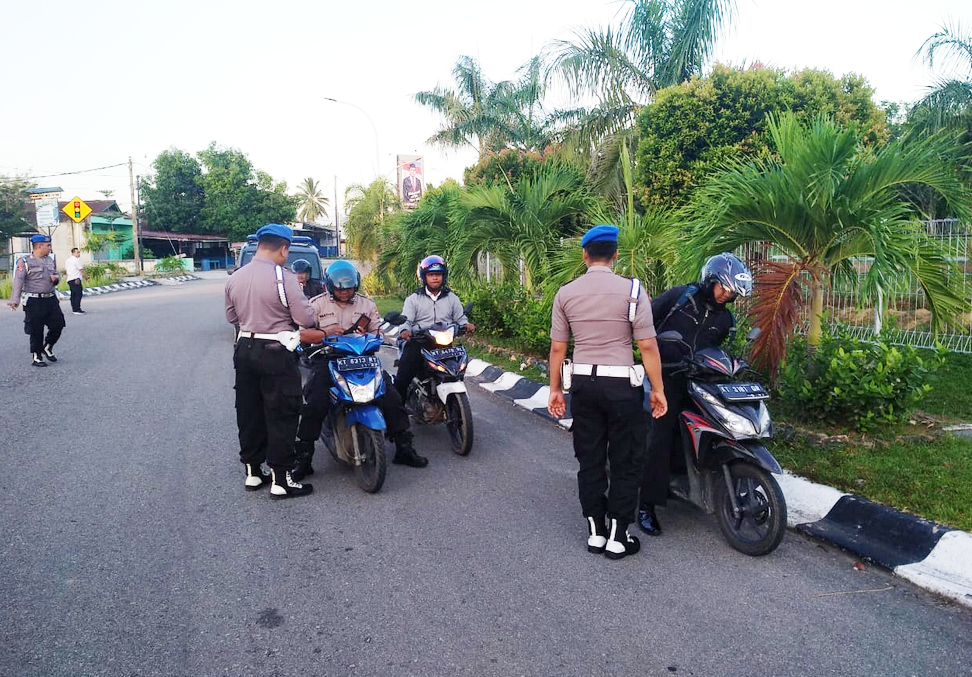 Gelar Razia, Provost Polres Kutim Temukan 2 Anggota Polri Telat Pajak Kendaraan 3