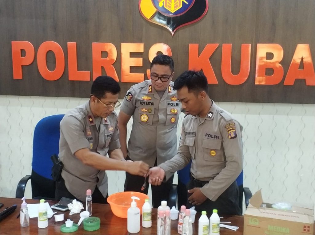 Cegah Penyebaran Covid-19, Kapolres Kubar Kampanyekan Hidup Sehat dan Berharap Masyarakat Patuh Instruksi Pemerintah 9 5