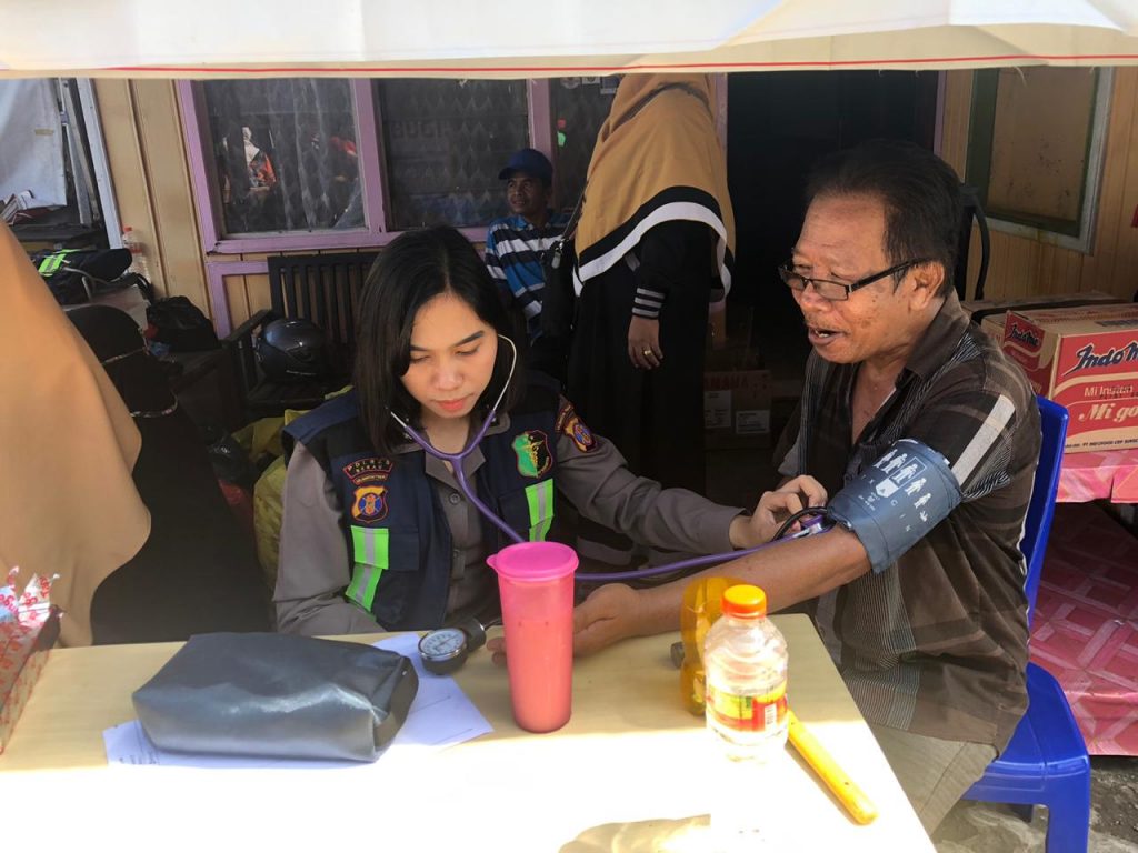 Dirikan Posko Bantuan, Polres Berau Cek Kesehatan Para Korban Kebakaran WhatsApp Image 2020 03 02 at 07.37.44