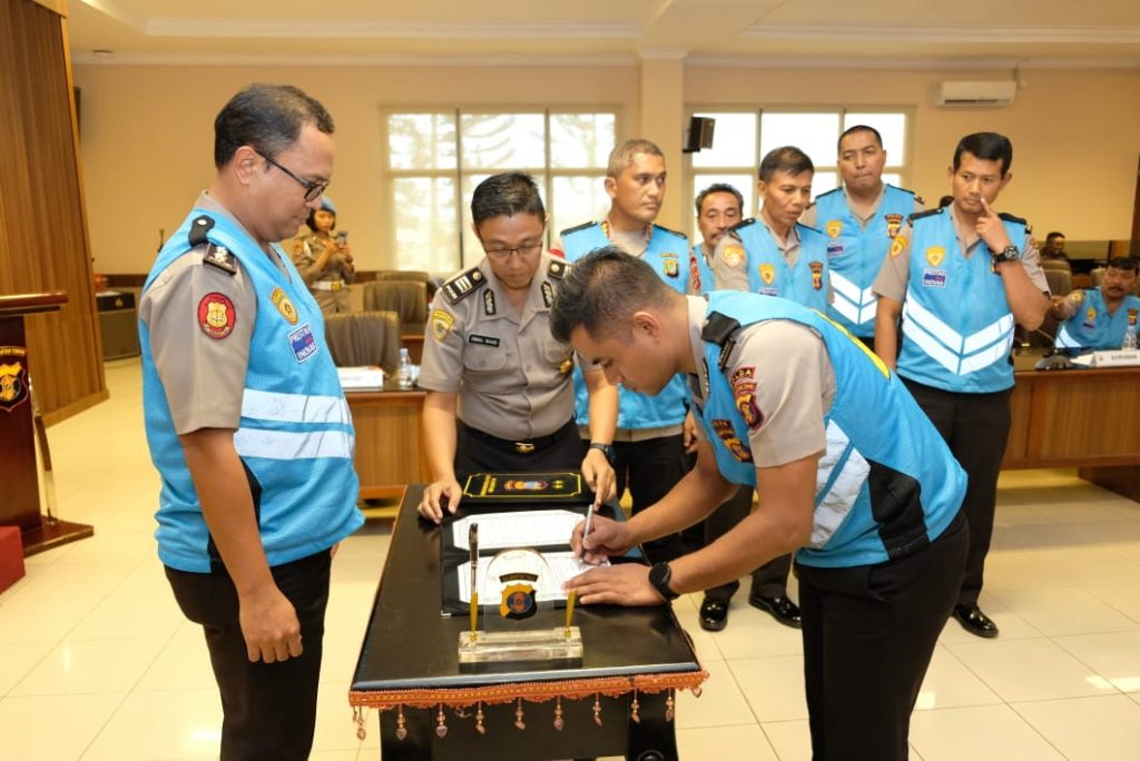 Biro SDM Polda Kaltim Gelar Pengambilan Sumpah dan Penandatanganan Pakta Integritas Seleksi STIK-PTIK T.A. 2020 WhatsApp Image 2020 03 10 at 15.33.01