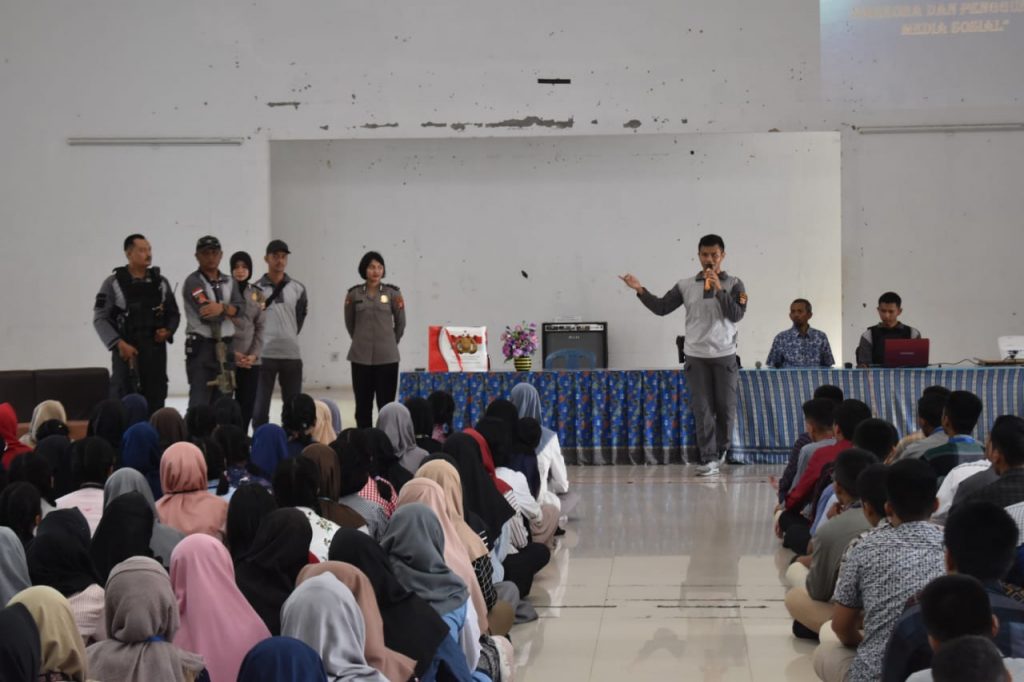 Galang Generasi Milenial, Tim Hammer Polres Kutim Kunjungi SMAN 2 WhatsApp Image 2020 03 12 at 12.07.26