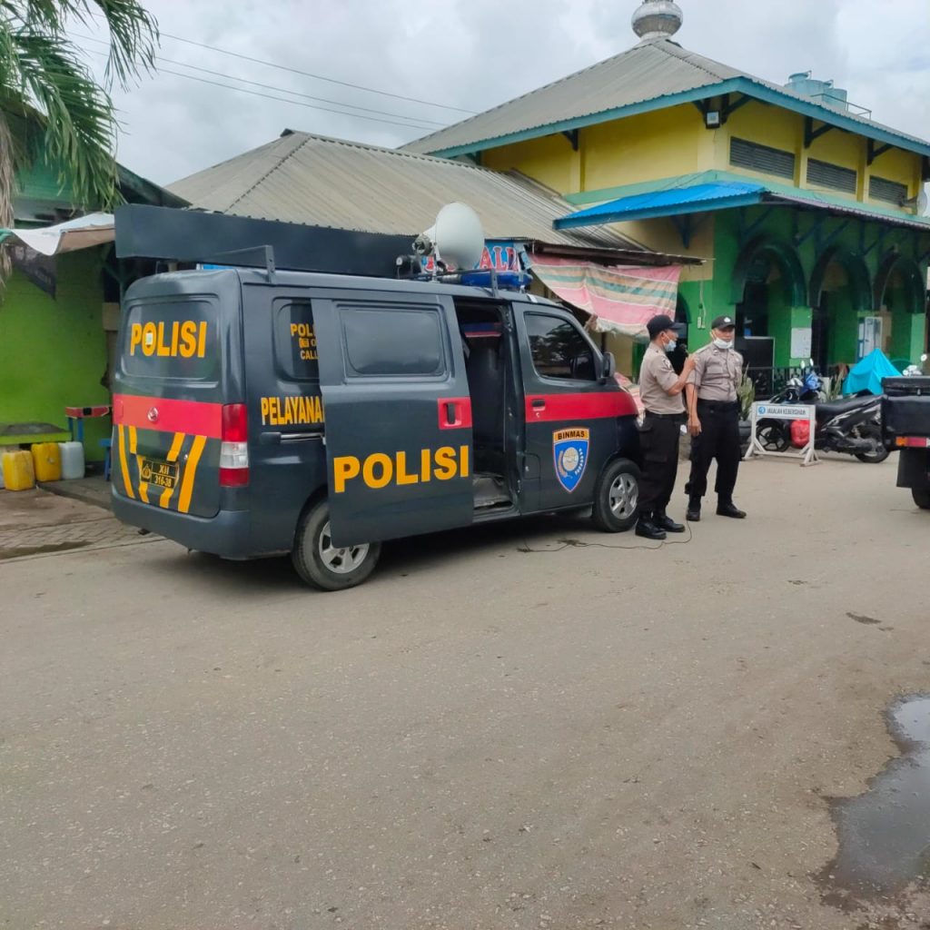 Cegah Penyebaran Virus Corona, Sat Binmas Polres Paser Himbau Warga Untuk Jaga Jarak dan Tidak Berkumpul WhatsApp Image 2020 03 24 at 12.41.25